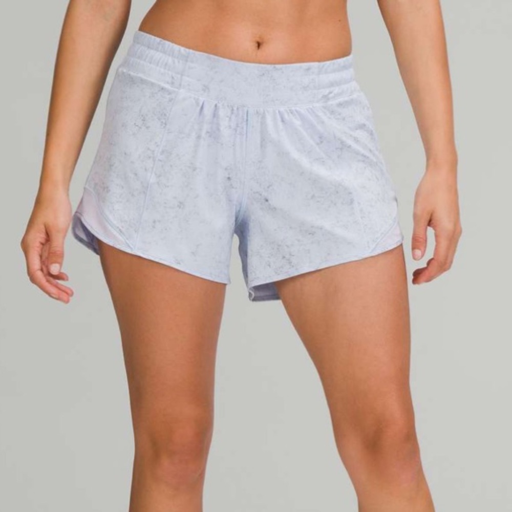 Lululemon Hotty Hot Low-Rise Lined Short 4" Size 4